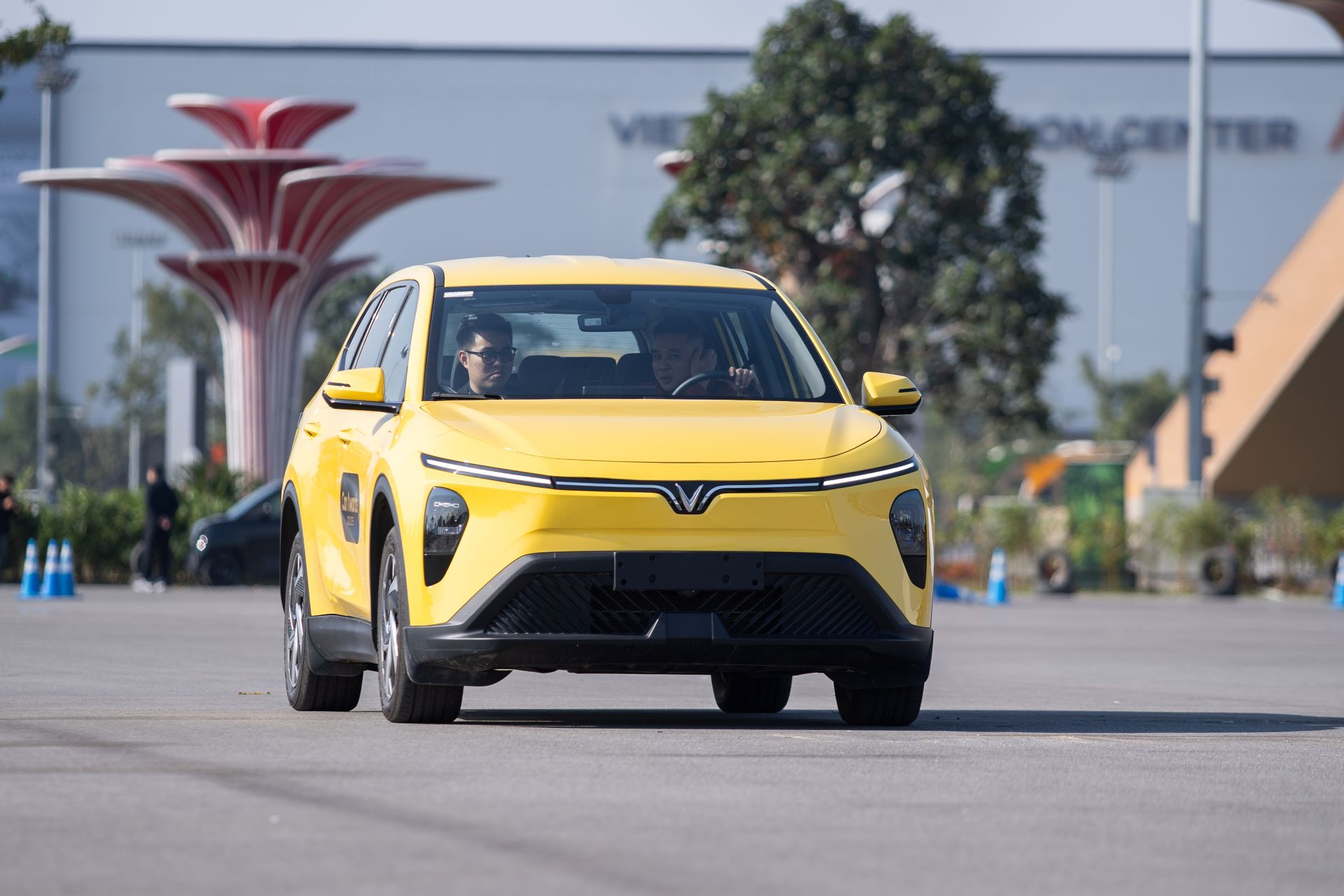 VinFast Limo Green: MPV 7 chỗ tối ưu cho dịch vụ nhờ không gian rộng, khỏe, chi phí vận hành gần như bằng 0